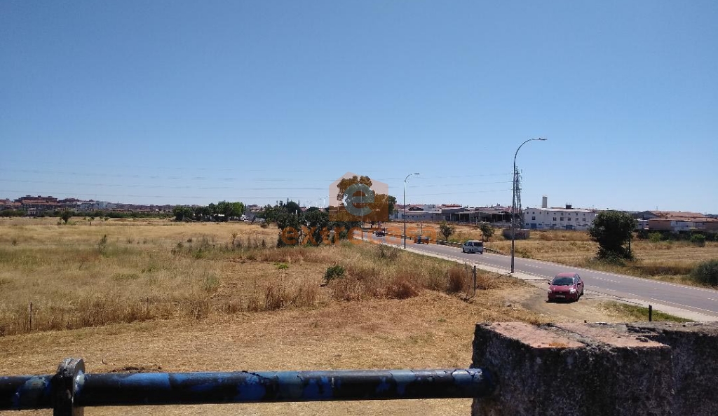 Terreno en venta en Carretera de Olivenza