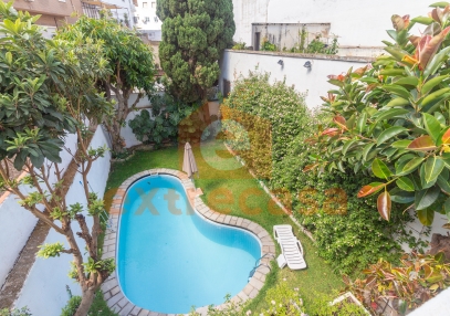 Exclusivo piso con jardín y piscina privada en Santa Marina