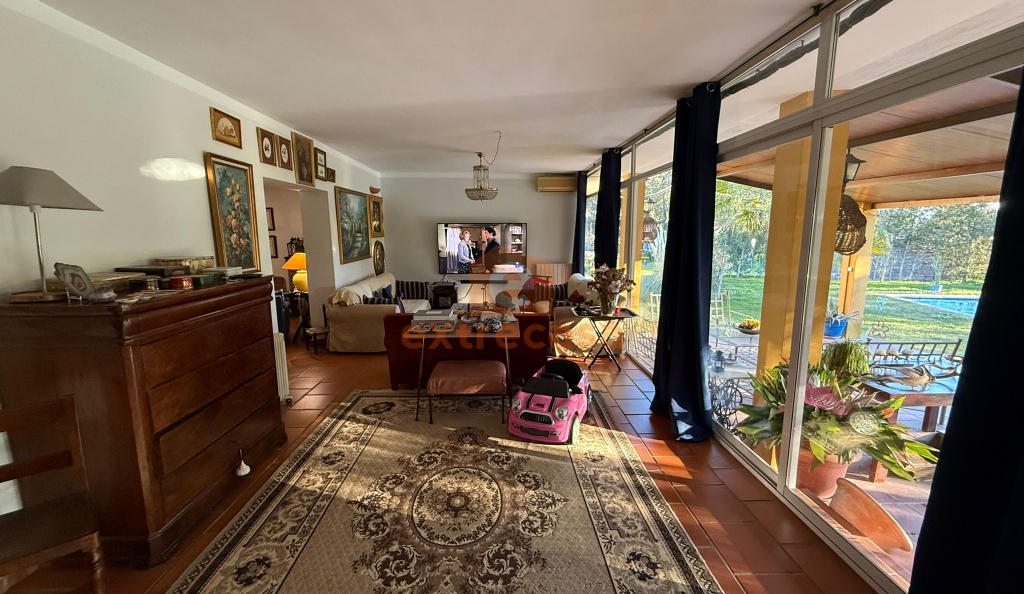 Chalet con parcela de 7.500 metros en Crta. de Sevilla