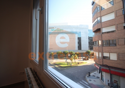 Piso sin amueblar con 4 habitaciones en la zona del Corte Inglés