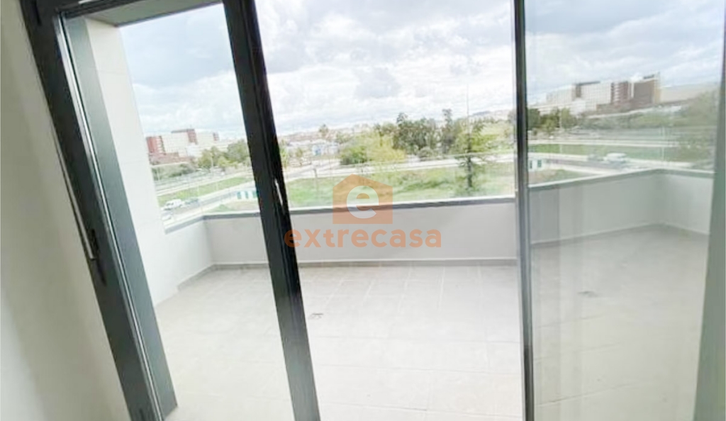 Alquiler amueblado de piso a estrenar en frente de la Universidad de Badajoz