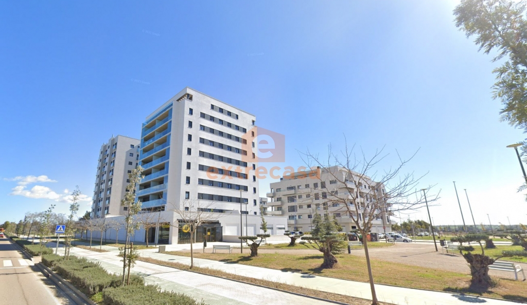 Alquiler amueblado de piso a estrenar en frente de la Universidad de Badajoz