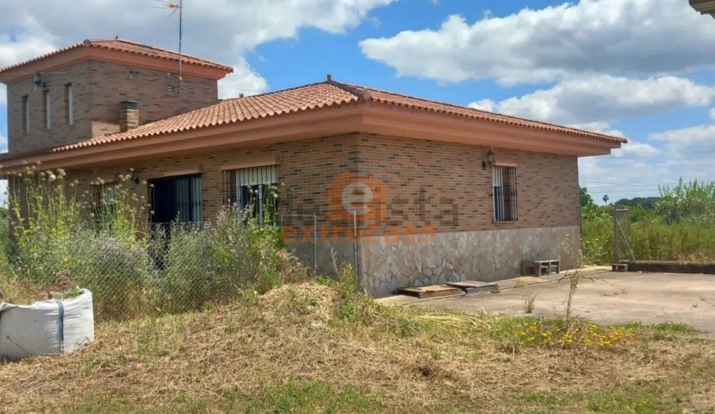 Chalet en Alquiler sin amueblar en Dehesilla del Calamón en Badajoz