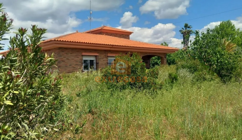 Chalet en Alquiler sin amueblar en Dehesilla del Calamón en Badajoz