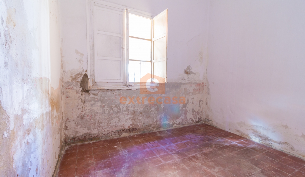 Venta de piso A REFORMAR en Pardaleras Badajoz