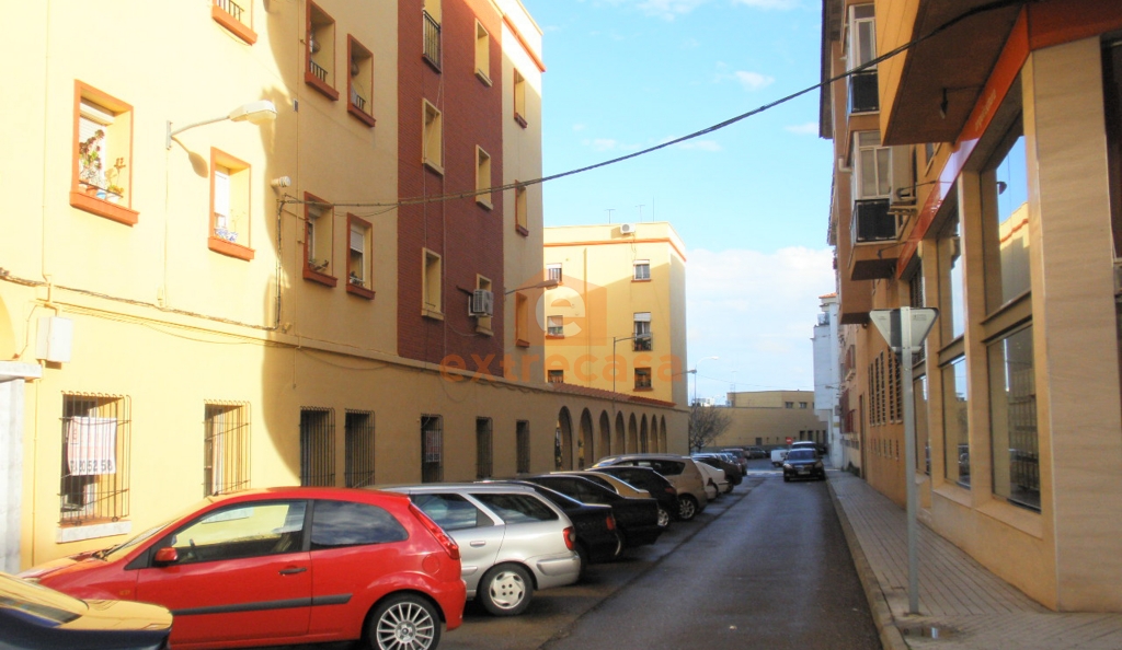 Venta de piso A REFORMAR en Pardaleras Badajoz
