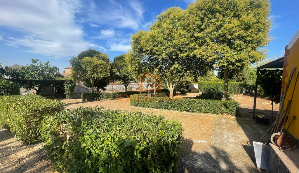 Alquiler de chalet amueblado en Campomanes Badajoz