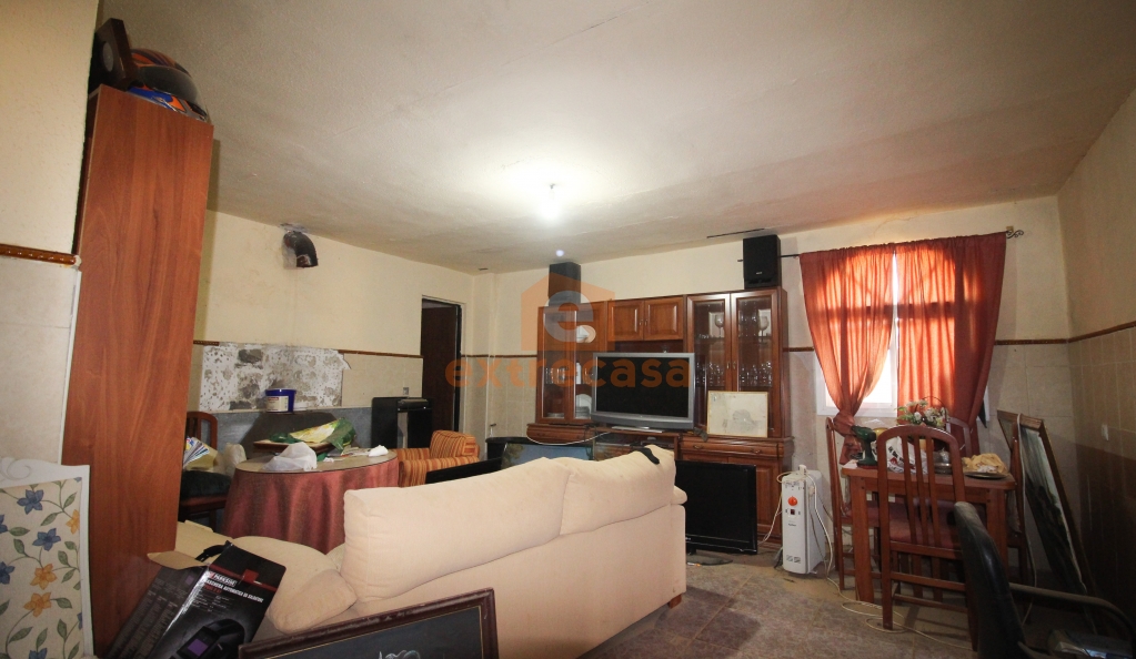 Venta de una parcela con vivienda en Botoa