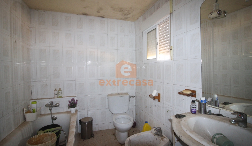 Venta de una parcela con vivienda en Botoa