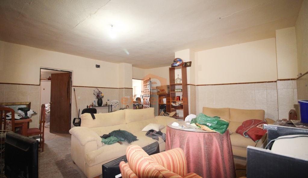 Venta de una parcela con vivienda en Botoa