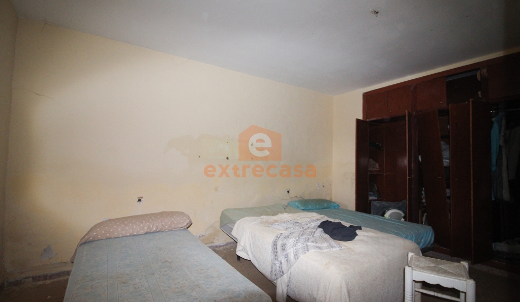 Venta de una parcela con vivienda en Botoa