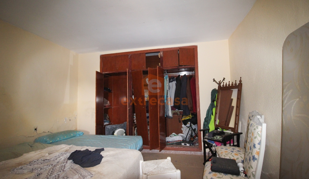 Venta de una parcela con vivienda en Botoa