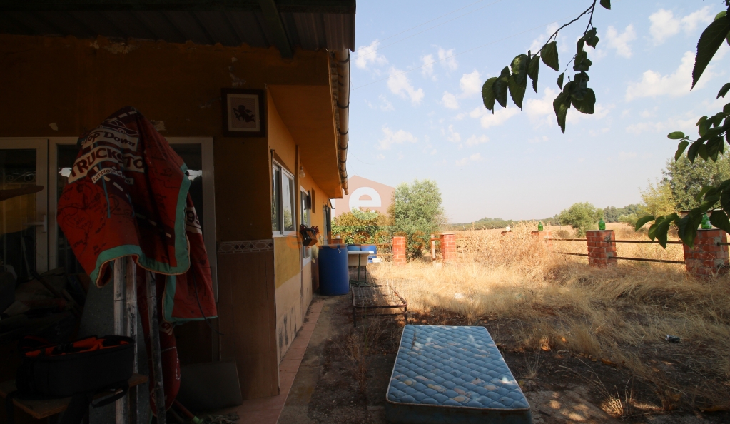 Venta de una parcela con vivienda en Botoa