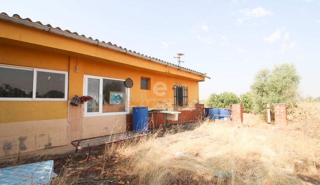 Venta de una parcela con vivienda en Botoa