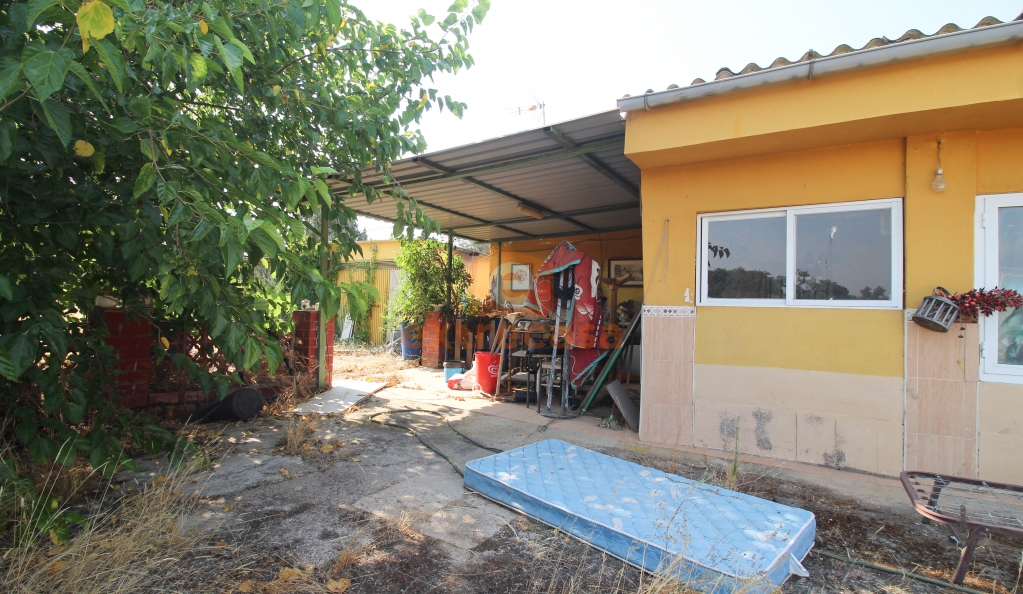 Venta de una parcela con vivienda en Botoa