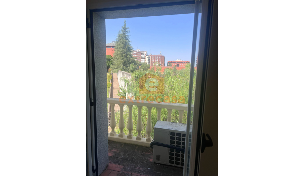 Oficina en alquiler en Pardaleras Badajoz